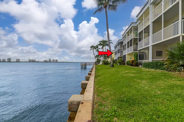 $204,900 | 101 Doolen Court, Unit 201, North Palm Beach, FL 33408