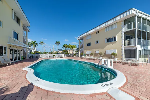 $230,000 | 101 Doolen Court, Unit 201, North Palm Beach, FL 33408