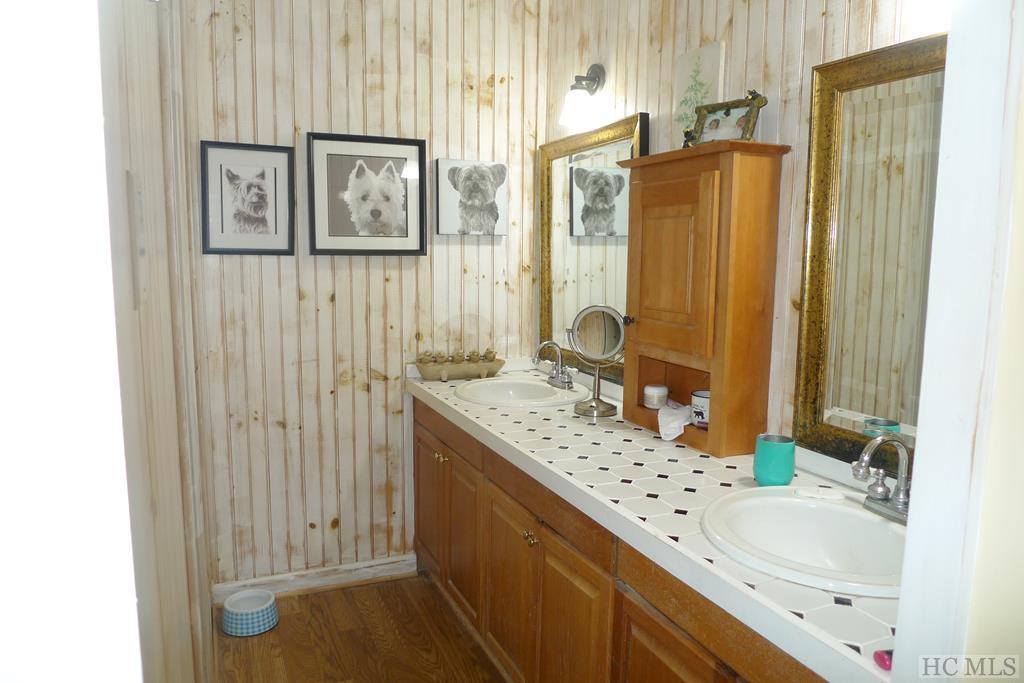 121 Holly Ridge, Unit 16D Sapphire, NC 28774 - Photo 14 of 20 Gallery Image 14