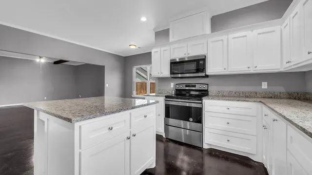 $299,000 | 702 Dixie Lane, Whitewright, TX 75491