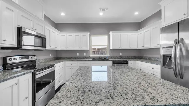 $299,000 | 702 Dixie Lane, Whitewright, TX 75491