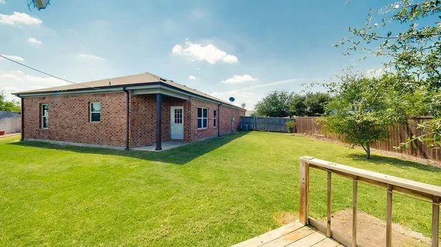 $299,000 | 702 Dixie Lane, Whitewright, TX 75491