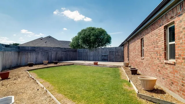 $299,000 | 702 Dixie Lane, Whitewright, TX 75491