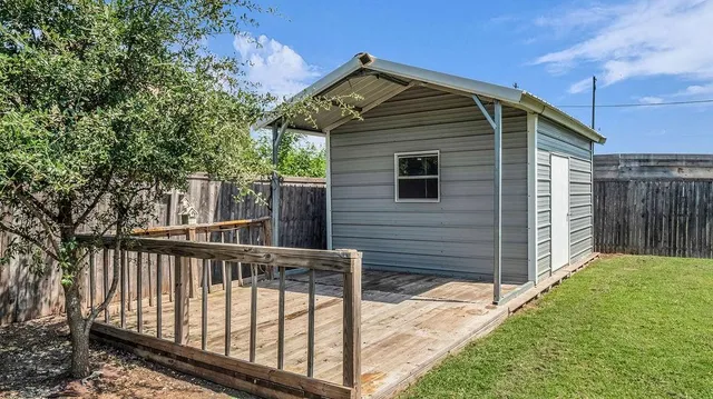 $299,000 | 702 Dixie Lane, Whitewright, TX 75491