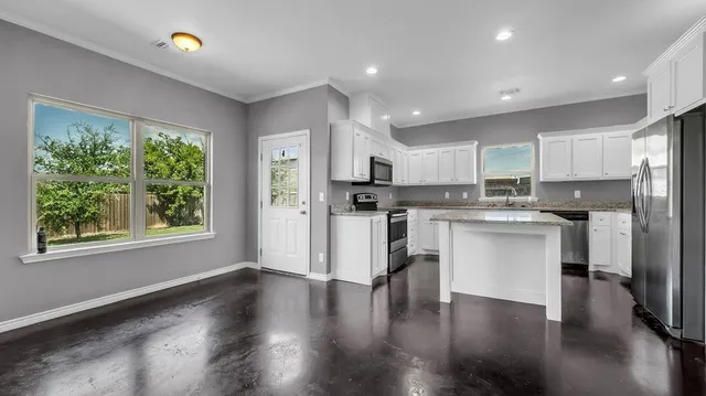 $299,000 | 702 Dixie Lane, Whitewright, TX 75491