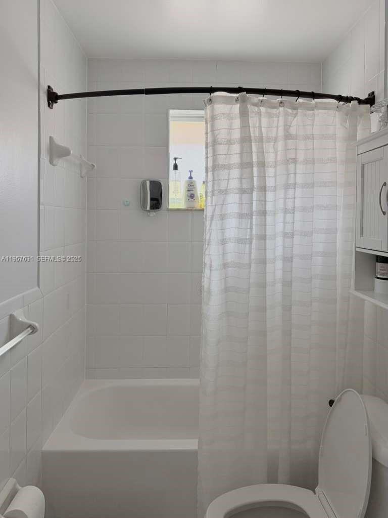 10017 West Okeechobee Road, Unit 201 Hialeah Gardens, FL 33016 - Photo 28 of 34