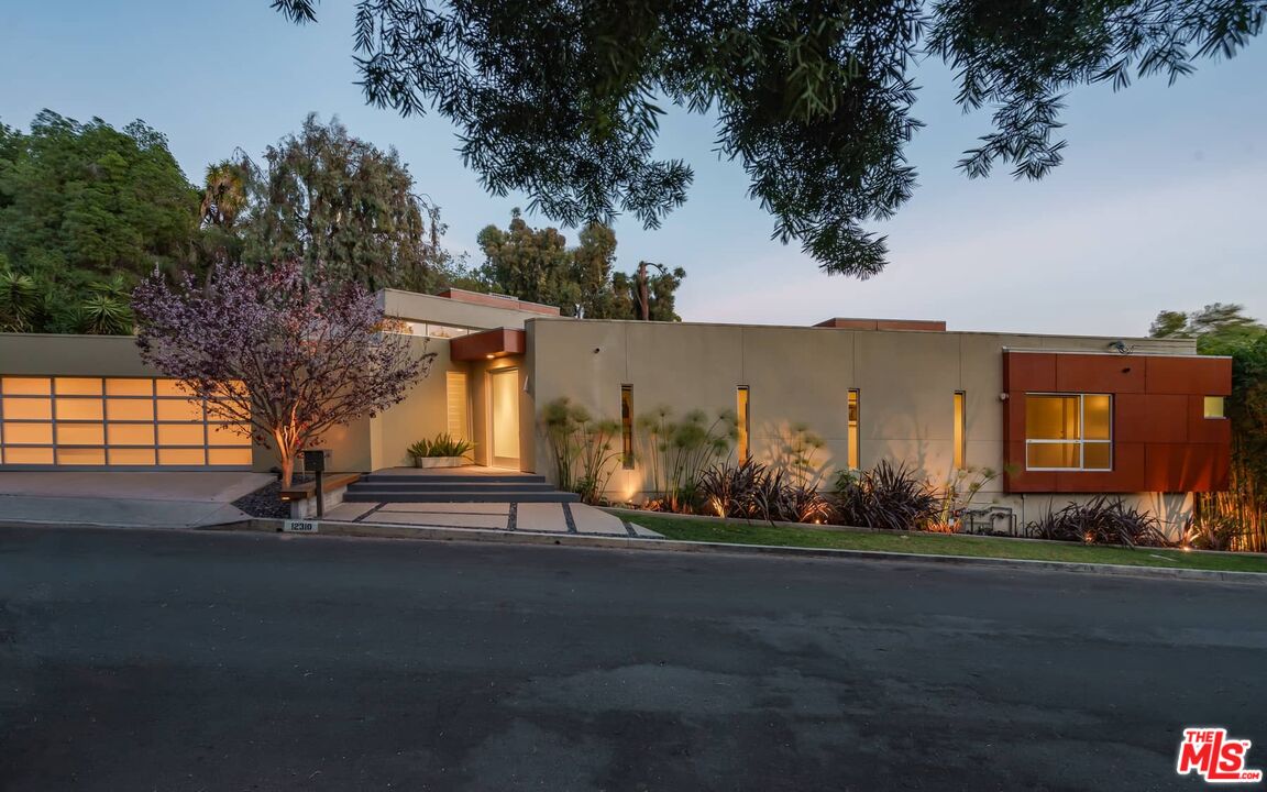 12310 Rochedale Lane Los Angeles, CA 90049 - Photo 52 of 53