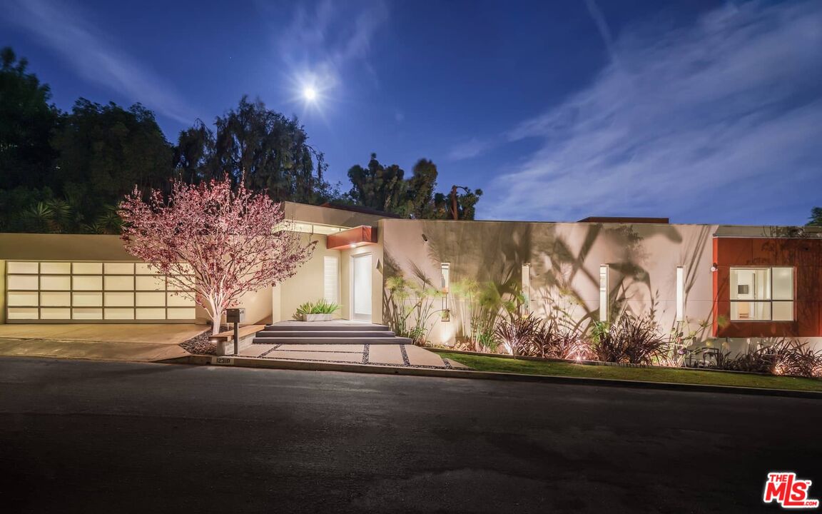12310 Rochedale Lane Los Angeles, CA 90049 - Photo 53 of 53 a view of a street in the house