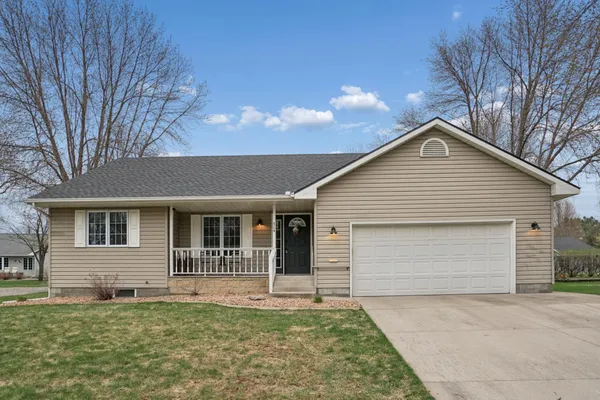 $344,900 | 714 East Crescent Lane, Litchfield, MN 55355