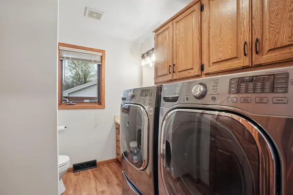 $344,900 | 714 East Crescent Lane, Litchfield, MN 55355