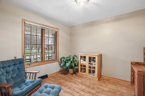 $344,900 | 714 East Crescent Lane, Litchfield, MN 55355