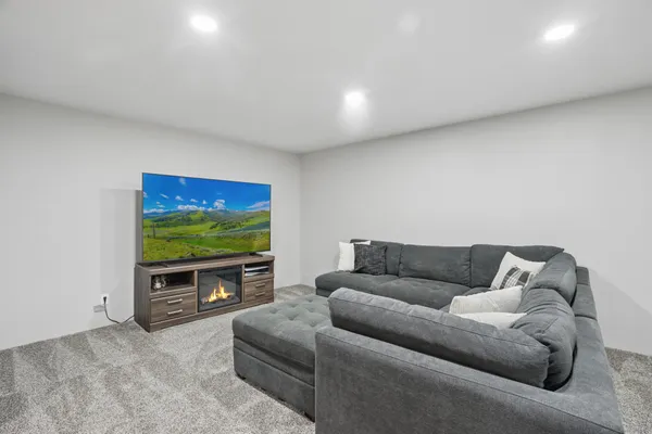 $344,900 | 714 East Crescent Lane, Litchfield, MN 55355