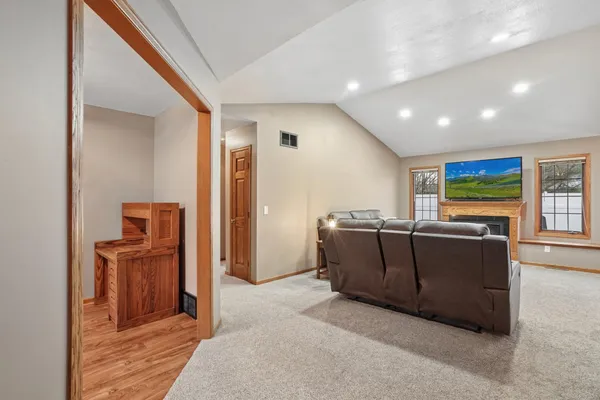 $344,900 | 714 East Crescent Lane, Litchfield, MN 55355