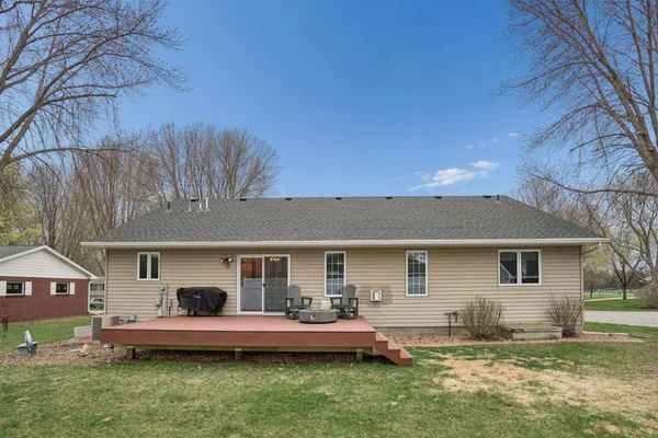 $344,900 | 714 East Crescent Lane, Litchfield, MN 55355