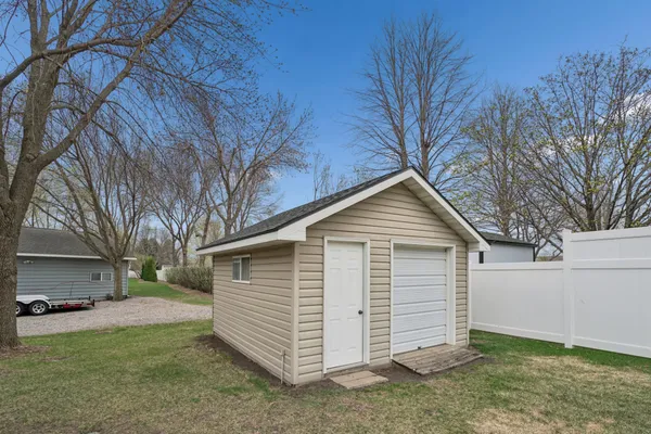 $344,900 | 714 East Crescent Lane, Litchfield, MN 55355