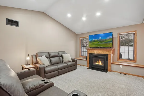 $344,900 | 714 East Crescent Lane, Litchfield, MN 55355