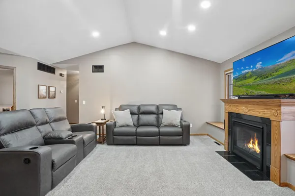 $344,900 | 714 East Crescent Lane, Litchfield, MN 55355