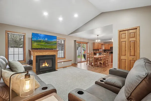 $344,900 | 714 East Crescent Lane, Litchfield, MN 55355