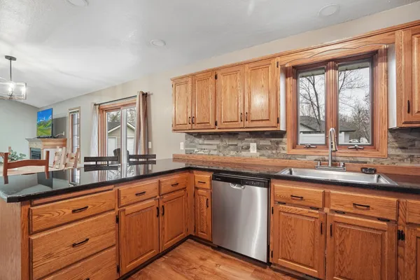 $344,900 | 714 East Crescent Lane, Litchfield, MN 55355