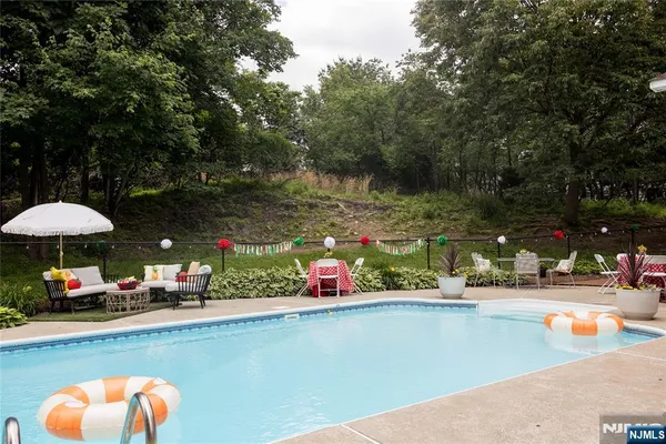 $2,250,000 | 16 Lenape Trail, Montclair, NJ 07043