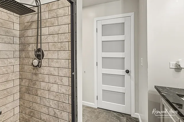 $427,900 | 328 North Brookshore Drive, Shorewood, IL 60404