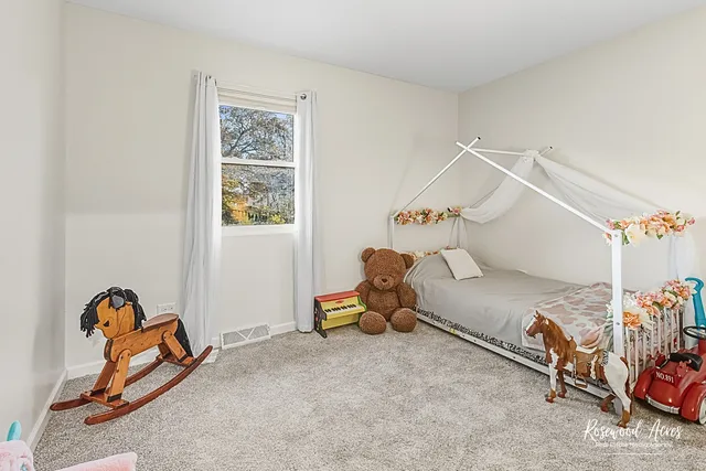 $427,900 | 328 North Brookshore Drive, Shorewood, IL 60404