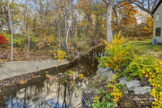 $427,900 | 328 North Brookshore Drive, Shorewood, IL 60404