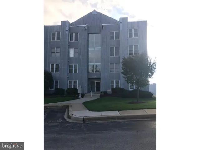 $1,700 | 5215 Le Parc Drive, Unit 8, Wilmington, DE 19809