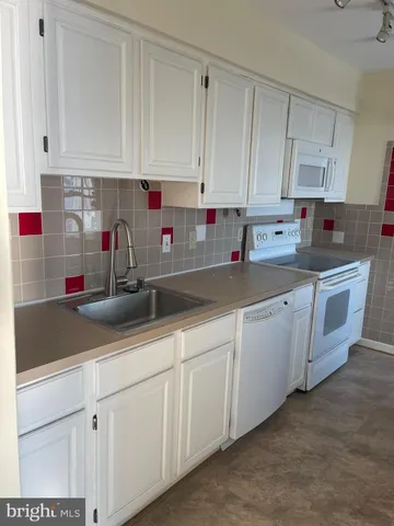 $1,700 | 5215 Le Parc Drive, Unit 8, Wilmington, DE 19809