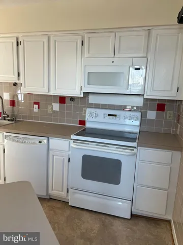 $1,700 | 5215 Le Parc Drive, Unit 8, Wilmington, DE 19809