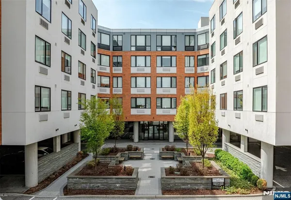 $3,095 | 470 Main Street, Unit 610, Fort Lee, NJ 07024