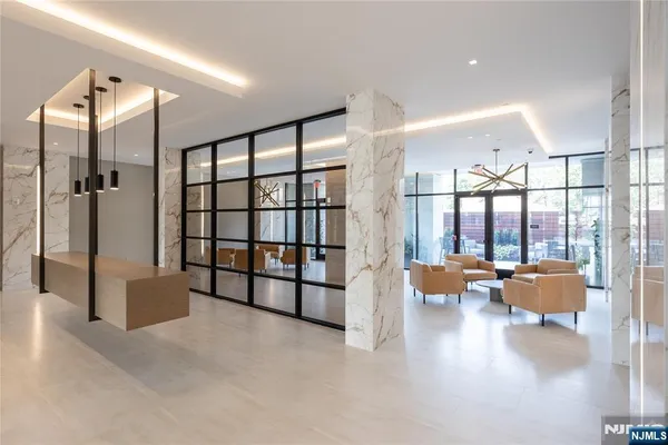 $3,095 | 470 Main Street, Unit 610, Fort Lee, NJ 07024