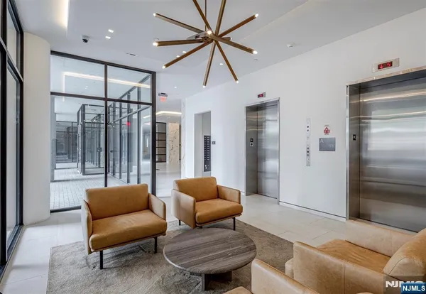 $3,095 | 470 Main Street, Unit 610, Fort Lee, NJ 07024