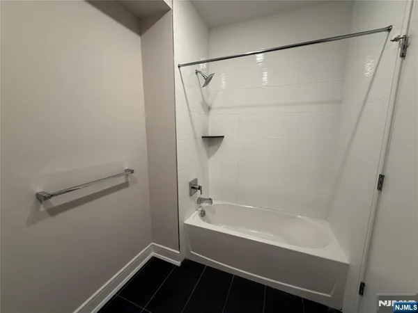 $3,095 | 470 Main Street, Unit 610, Fort Lee, NJ 07024