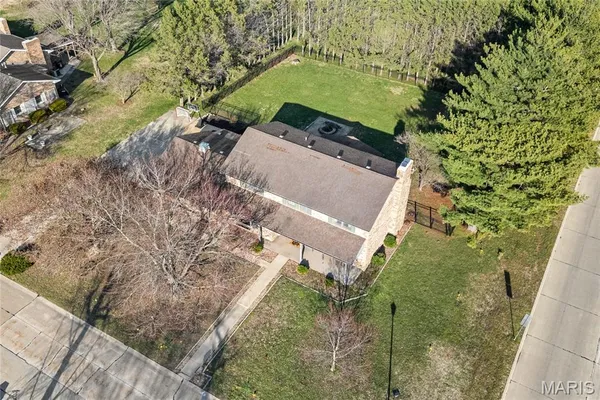 $363,000 | 2 Lindenleaf Lane, Belleville, IL 62223