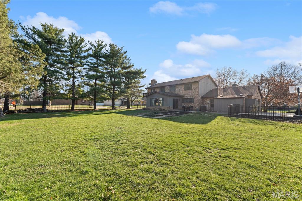 2 Lindenleaf Lane Belleville, IL 62223 - Photo 2 of 50