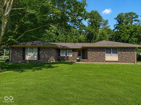 $319,900 | 6 U-Drive, Cloverdale, IN 46120