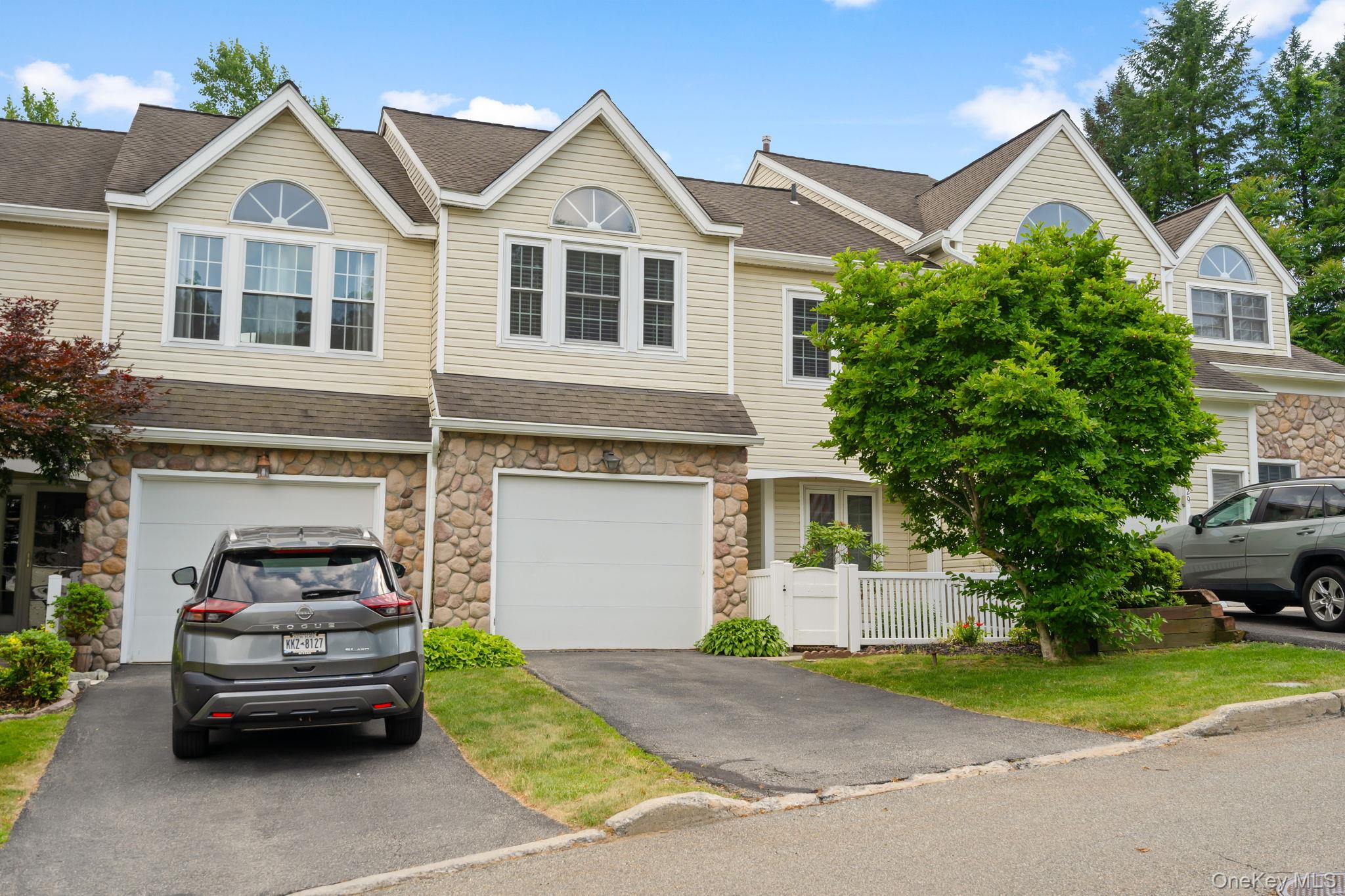 27 Spruce Ridge Drive Fishkill, NY 12524 - Photo 2 of 30