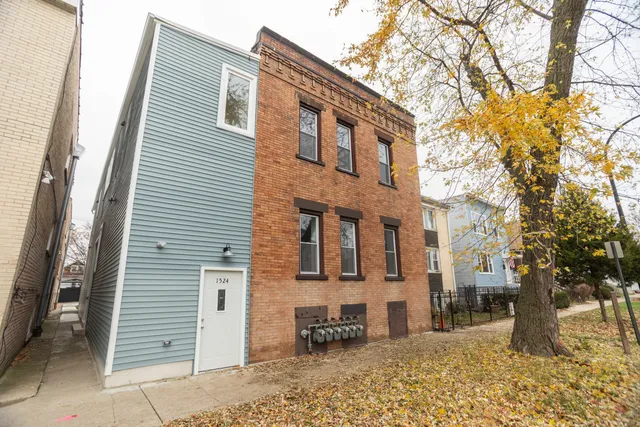 $1,800 | 1524 South 51st Court, Unit 1R, Cicero, IL 60804