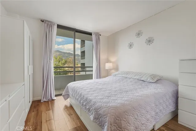 $879,000 | 345 Pioneer Drive, Unit 501, Glendale, CA 91203