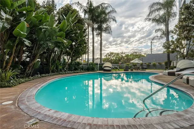 $879,000 | 345 Pioneer Drive, Unit 501, Glendale, CA 91203