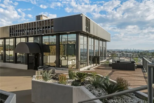 $879,000 | 345 Pioneer Drive, Unit 501, Glendale, CA 91203