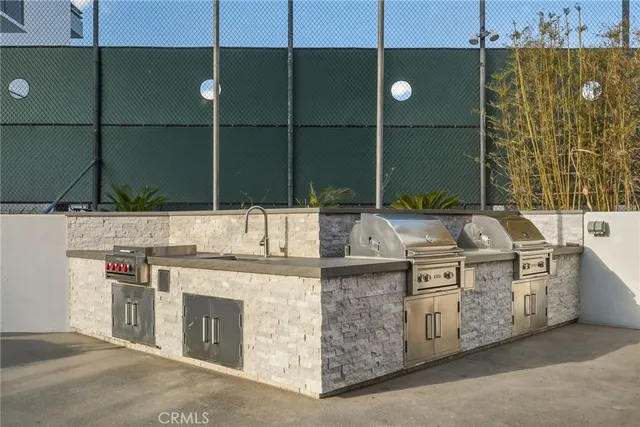 $879,000 | 345 Pioneer Drive, Unit 501, Glendale, CA 91203