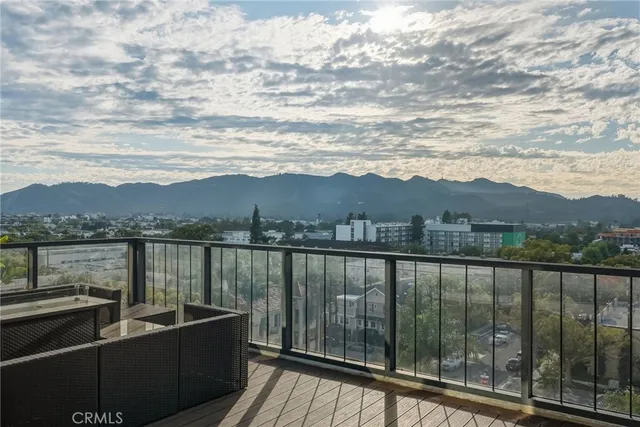 $879,000 | 345 Pioneer Drive, Unit 501, Glendale, CA 91203