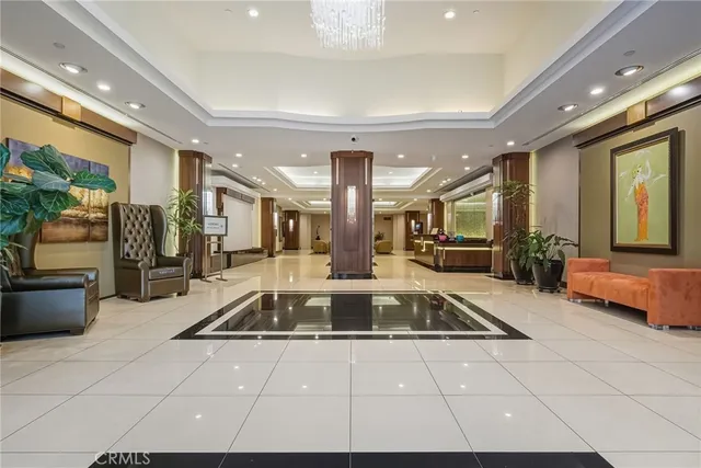 $879,000 | 345 Pioneer Drive, Unit 501, Glendale, CA 91203