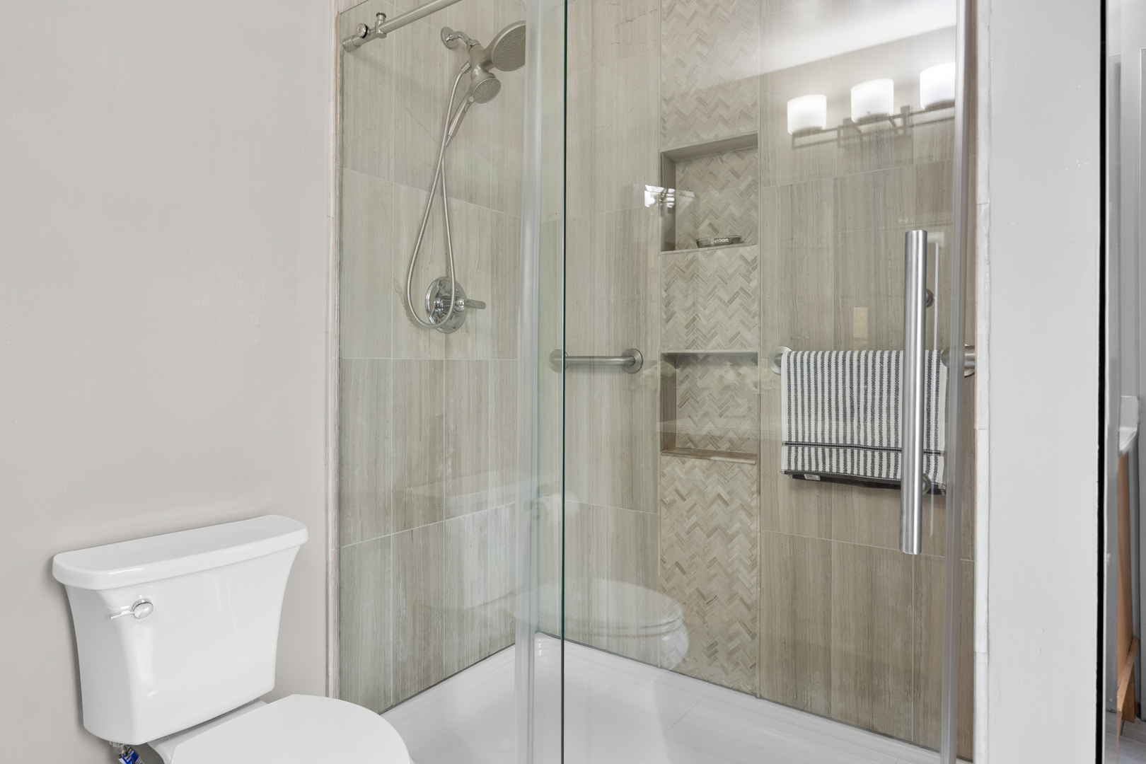 1567 California Street Elk Grove Village, IL 60007 - Photo 19 of 29 a bathroom with a shower and toilet