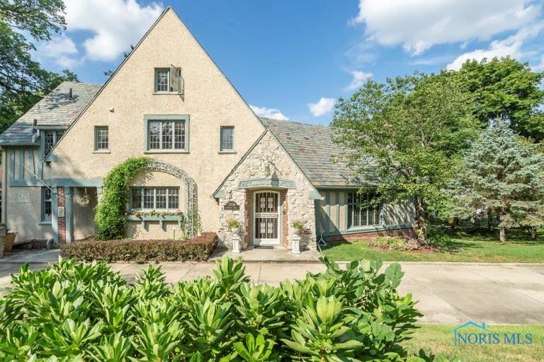 3706 Edgevale Road Toledo, OH 43606 - Photo 1 of 15 Gallery Image 1