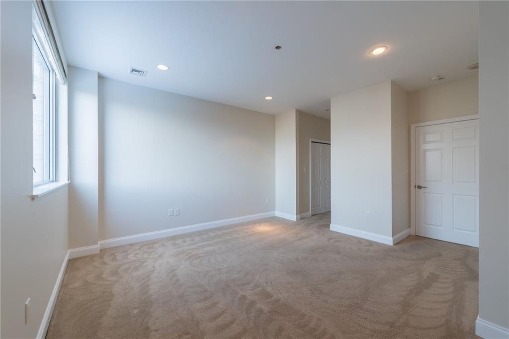 5859 Beacon Street, Unit 2003 Pittsburgh, PA 15217 - Photo 18 of 42 Primary Bedroom