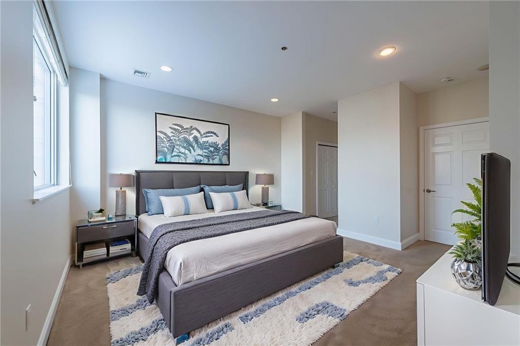 5859 Beacon Street, Unit 2003 Pittsburgh, PA 15217 - Photo 19 of 42 Primary Bedroom Virtually Staged