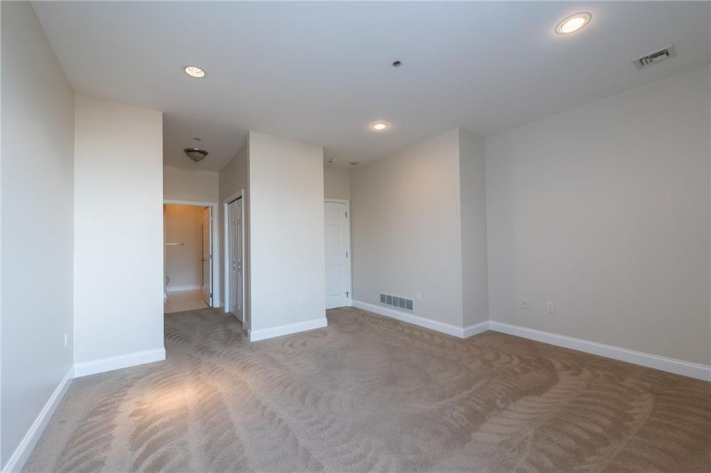 5859 Beacon Street, Unit 2003 Pittsburgh, PA 15217 - Photo 20 of 42 Primary Bedroom